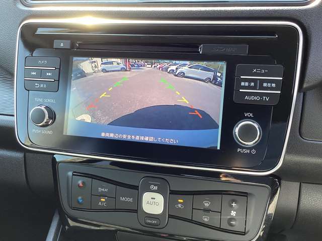 バックカメラは車庫入れ時などには非常に役立ちます
