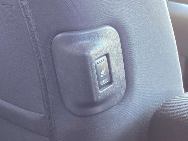 後席にもシートヒーターを装備しております！