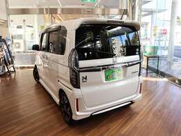 雨の日でもゆっくりお車ご覧いただけます