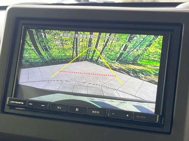 【バックカメラ】駐車時に後方がリアルタイム映像で確認できます。大型商業施設や立体駐車場での駐車時や、夜間のバック時に大活躍！運転スキルに関わらず、今や必須となった装備のひとつです！
