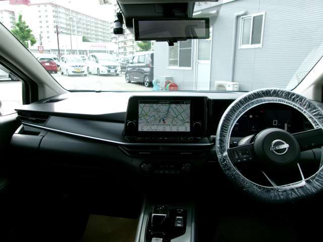車内。視界も良好でストレス無く快適なドライブをご提供できます♪