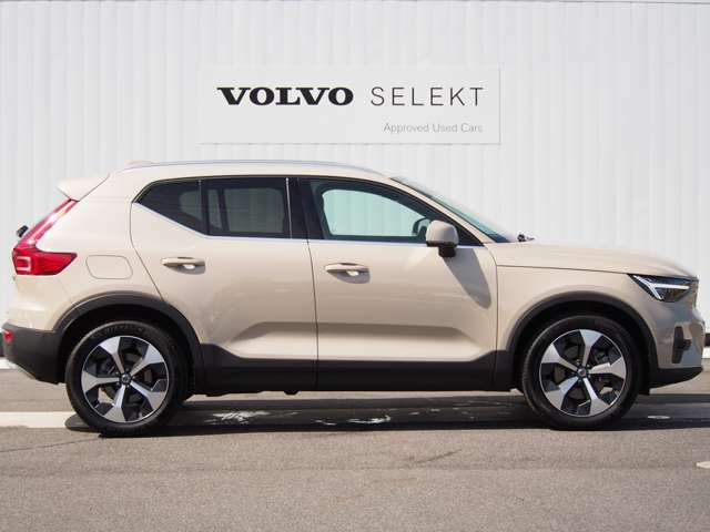 都市を駆け巡る本物のSUVとして、XC40は開発されました。スカンジナビアの独創性と都会的な雰囲気を身にまとった、都市で生活するあなたのために作られた一台です。