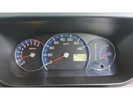 スピードメーターもシンプル！見やすいです♪