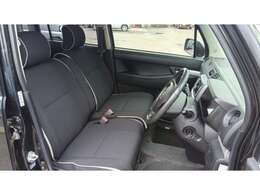 運転席はくつろぎのスペース♪ 車内をクリーニングしてお待ちしております！