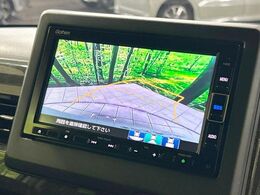 【バックカメラ】駐車時に後方がリアルタイム映像で確認できます。大型商業施設や立体駐車場での駐車時や、夜間のバック時に大活躍！運転スキルに関わらず、今や必須となった装備のひとつです！