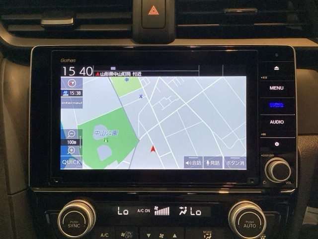 ナビゲーションはフルセグTV対応のGathers純正メモリーナビを搭載しています。Bluetoothオーディオ機能がありますので、スマートフォンなどの音楽も再生できます。