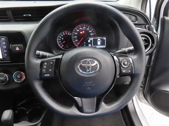 ぜひ展示車の運転席に座ってみてください。