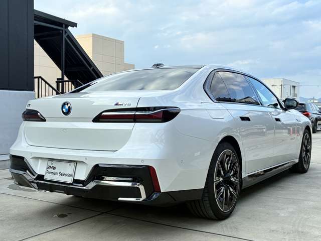 BMWのお車は、“駆け抜ける歓び”を体現しております。走行の安定性とコーナリングの良さを追求し、思い通りにハンドルの操作可能です。