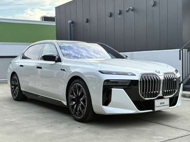 BMW認定中古車は第三者品質評価制度も採用しております。AIS方式による車両品質評価制度も導入し公平な車両コンデション評価を行うことにより車両品質の透明性を高めると同時に更なる信頼と安心をお届けします