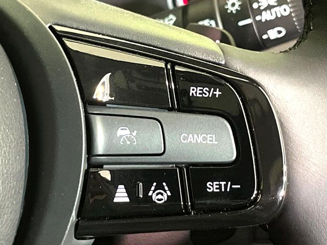 【アダプティブクルーズコントロール】高速道路での長距離走行が楽に！！自動で速度を保つクルーズコントロールが、衝突軽減システムと連携し、前方の車両を感知して車間を保つように速度調節してくれます！！