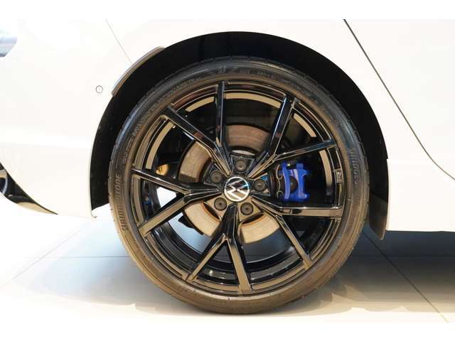 ★整備工場を完備していますので、納車整備から購入後のアフターメンテナンス、カスタム、車検まで一貫して行う事ができます★