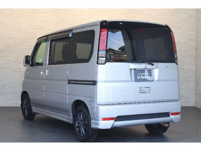 当社の優秀なスタッフがしっかり点検整備をさせていただいてからご納車いたします！さらに！エンジンオイル、エレメント・ミッションオイル・ワイパーゴムを新品交換になります！これで安心して乗って頂けます！