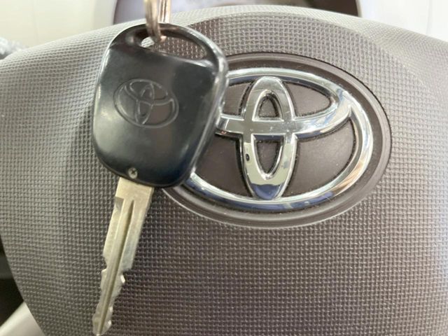 【キーレス】少し離れた場所からでもボタン一つでドアの開錠・施錠ができるのでとっても便利！ドアの鍵穴周りに傷をつけることもありません♪