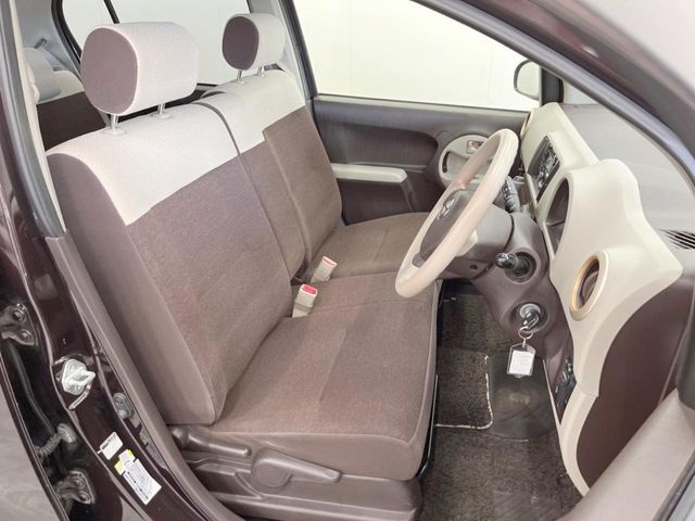 運転席シート廻りは使用感も少なく、良好な状態となっています。丁寧に使われていたことがよくわかりますね。