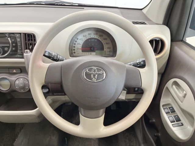 インテリアに合わせたデザインのステアリングは、運転される方のことも考え、運転しやすい形状、大きさです。是非一度、実際に触ってお確かめください。