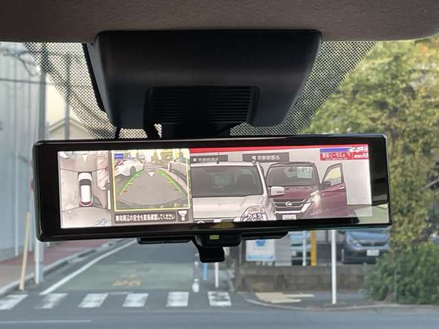 5人乗車時も後方を確認できます　スマートルームミラーつきです