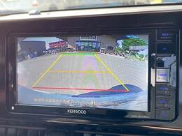 【カラーバックモニター】を装備しております。リアの映像がカラーで映し出されますので日々の駐車も安心安全です。