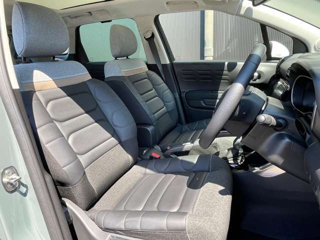 LIBERALAは、輸入車選びの新たなスタイルを提案するインポート・セレクト・ブランドです。オーナー様となる方がクルマから直接感じる感性を第一にした、最良の一台との出会いをコーディネートいたします。