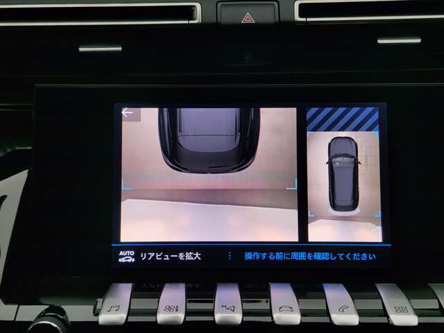 車両後方の状況と俯瞰映像を映し出し、ドライバーの安全確認をサポート！