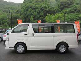 大型車対応の鈑金整備工場にはフレーム修正機も完備しております。