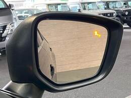 【ブラインドスポットモニター】搭載。隣の車線を走る車両をレーダーで検知し、死角エリアの車両の存在をお知らせします。
