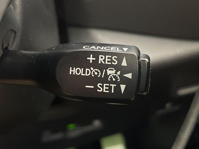 【レーダークルーズコントロール】高速道路での長距離走行が楽に！！自動で速度を保つクルーズコントロールが、衝突軽減システムと連携し、前方の車両を感知して車間を保つように速度調節してくれます！！