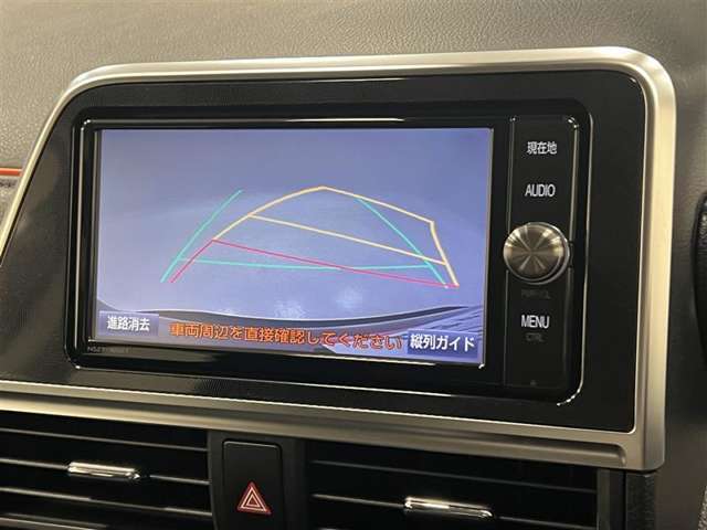 カラーバックガイドモニター！ハンドル切れ角に連動した予測線表示があり確認しやすい！