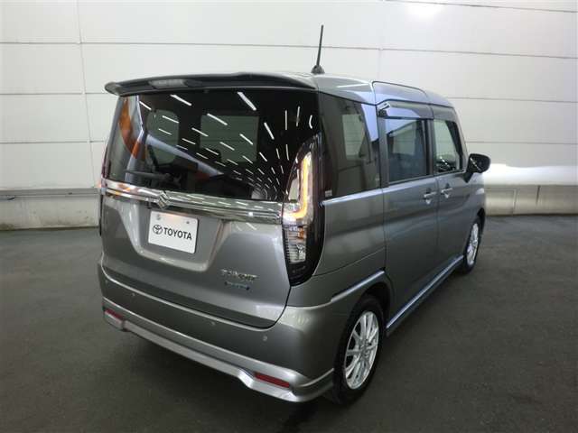 サービス工場を併設完備しております。車検・点検・修理なんでもお任せ下さい！！