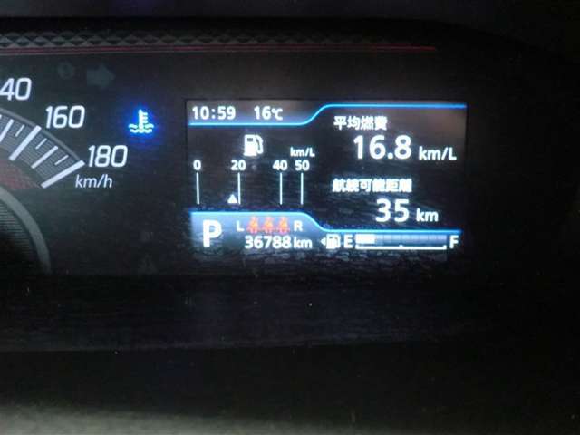 1年間、走行距離無制限のトヨタロングラン保証付いています！全国のトヨタのお店で対応致します！