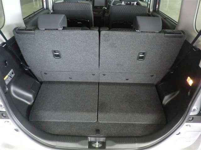 意外に広いラゲッジルームで荷物も積めます！！