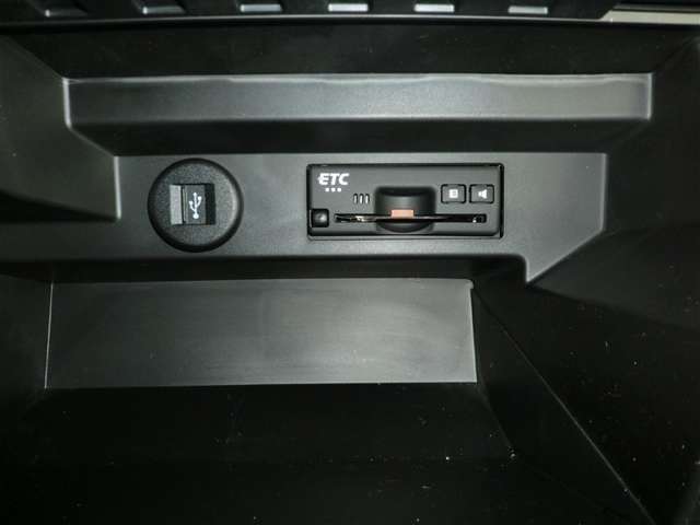 ETC付きだから、高速もラクラク☆料金所もスムーズに通過出来ますよね。付いてて欲しい装備ですよね♪休日のドライブにちょっと遠くまでお得に出かけてみませんか？