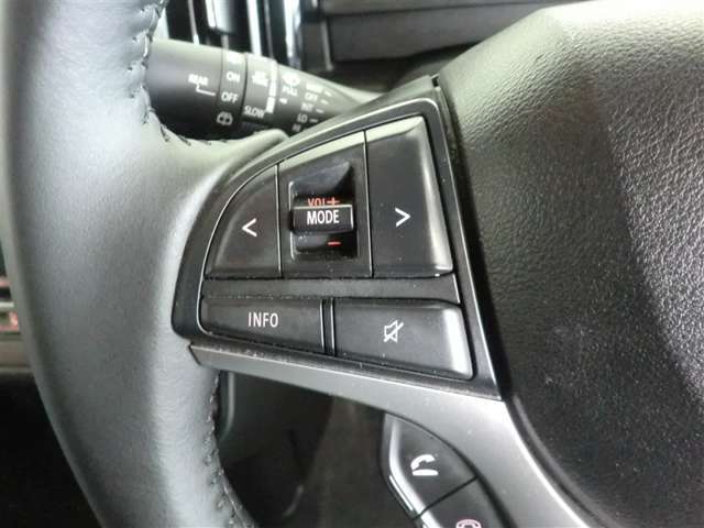 ステアリングスイッチ付！運転中も目線を動かす事無く音量等の操作可能！