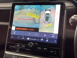 【パノラミックビューモニター】専用のカメラにより、上から見下ろしたような視点で360度クルマの周囲を確認することができます☆縦列駐車や幅寄せ時に活躍してくれます♪