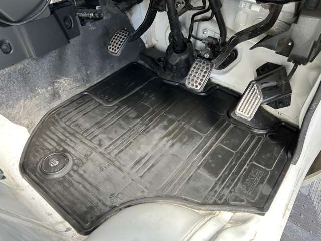 使用感は御座いますが、ご納車前には掃除機清掃を行います！