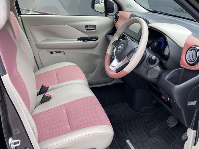 運転席からの視界が左右に広く隅々まではっきりと見渡せます。前方確認がしやすいので安心して運転できますね。