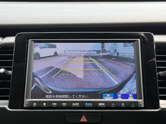 駐車時に便利なバックカメラを装備しています。