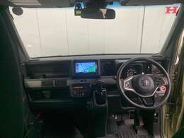 見通しの良い運転席回りとなっておりますので安心して運転をして頂けます！窓が大きいので明るく開放的な室内です