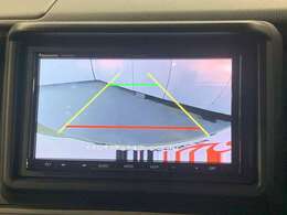 バックギアに入れるだけで自動でリヤカメラに切り替わります！車庫入れやバックが苦手な方にオススメ！