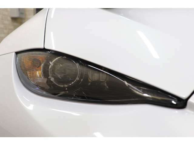 LEDのヘッドライトはオートハイビーム＆アダプティブフロントライティングシステム機能付き！