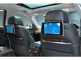 後席モニターも完備しております♪