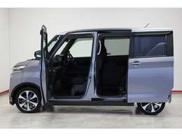 両側電動スライドドア　ハンズフリー機能付き