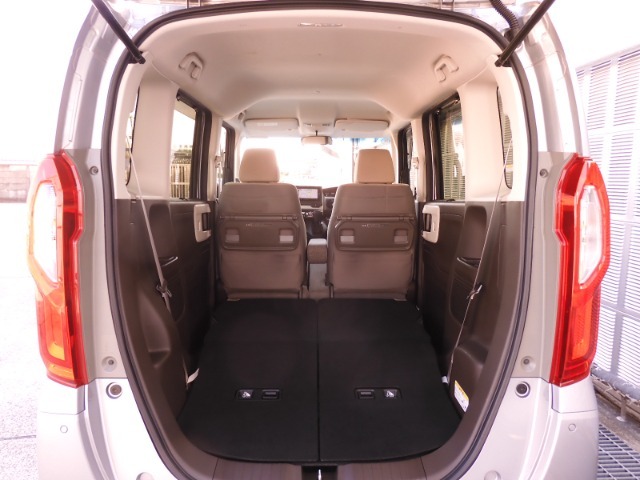 ◆リアシートを使用しない時はこの通り更に広々ラゲッジスペースの出来上がりです、たくさんの荷物が積み込み可能です！