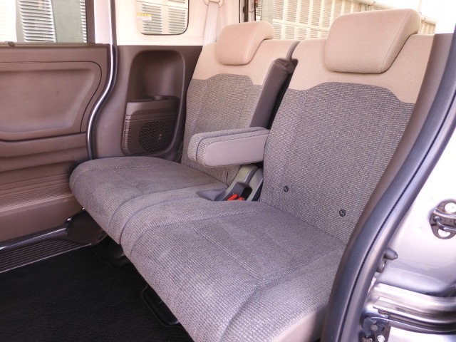 ◆ゆったり座れる大型で上質なシート。ゆとりのサイズと十分な厚みで豊かな座り心地を生み、ロングドライブでも疲れにくいシートです。