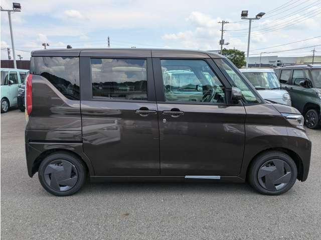 ☆当店商品の特徴☆　登録がされているお車で走行距離は10キロほどで誰も乗っていない車です！展示車はキズが付いてしまう場合もあるので直接ご確認くださいませ。