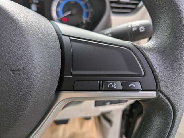 ☆ご納車前準備☆　お客様の安心安全の為にご納車前の準備にも力を入れております！ 整備士と営業が連携して確認しております。中古車は修復歴がないか・内外装の清掃・部品の確認交換をしています