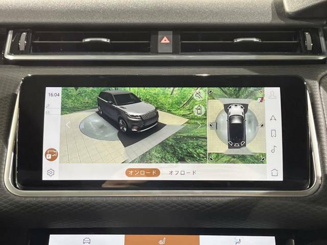 サラウンドカメラ（360°カメラ）　車載のカメラを駆使し、車を真上から見下ろしている映像に変換、センターディスプレイに表示させ、安全な駐車をサポート。縦列駐車や狭い場所への駐車に大きく役立ちます。
