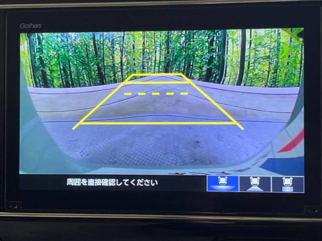 【バックカメラ】駐車時に後方がリアルタイム映像で確認できます。大型商業施設や立体駐車場での駐車時や、夜間のバック時に大活躍！運転スキルに関わらず、今や必須となった装備のひとつです！