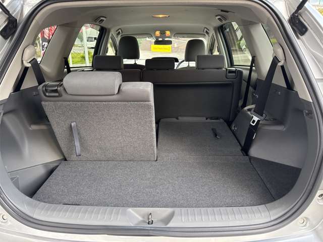 3列シート　ファミリーカーとしてもご利用可能です。ラゲッジルームは、大容量のスペースを確保。大きい買い物にも十分なスペースがあります☆