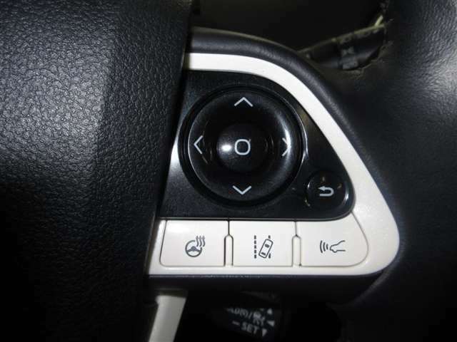 プリクラッシュ調節もできるマルチインフォディスプレイの操作スイッチ＆車線逸脱警報＆レーダクルーズ車間調節スイッチです。