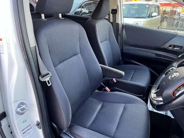 運転席シートです☆目立つシミや汚れもありません☆